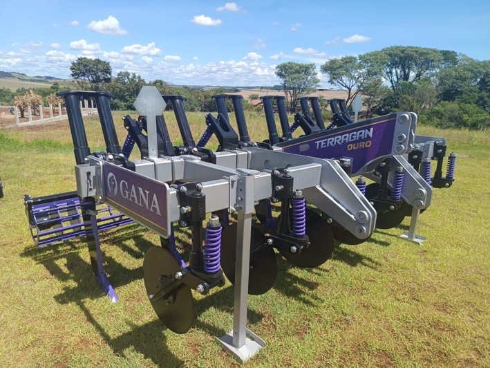 Visão frontal do Terragan Ouro