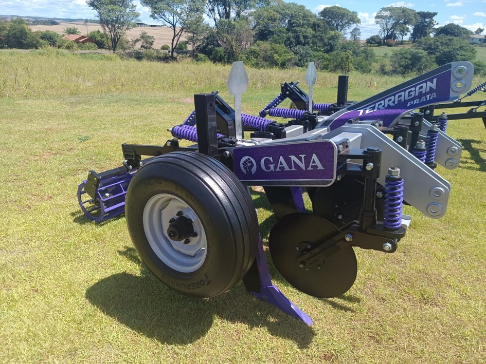 Visão lateral do Terragan Prata